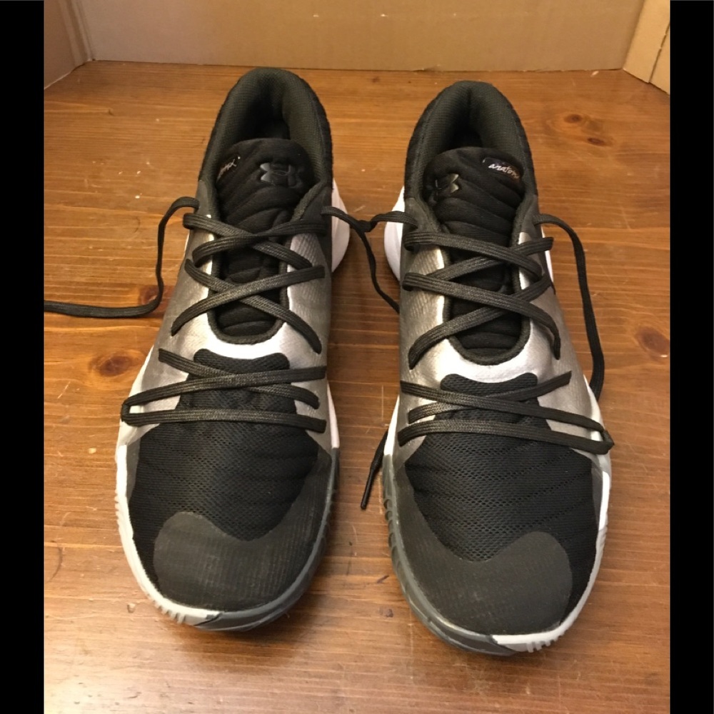 Under Armour Anatomix Spawn low basketball shoes